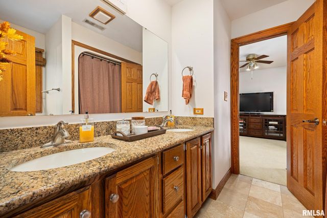 1133 W BROOKFOREST Drive, Peoria, IL 61615