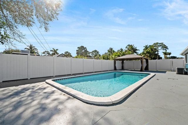 1900 SW 33rd Avenue, Fort Lauderdale, FL 33312