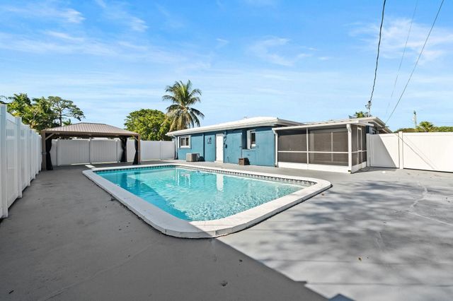 1900 SW 33rd Avenue, Fort Lauderdale, FL 33312