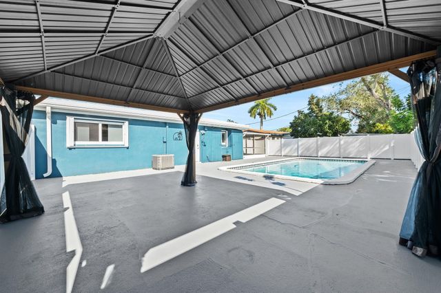1900 SW 33rd Avenue, Fort Lauderdale, FL 33312