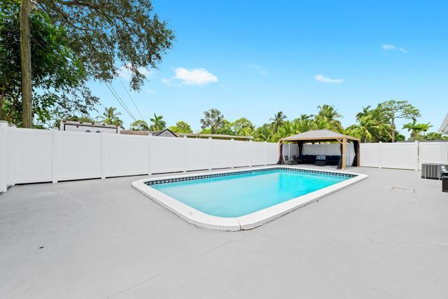 1900 SW 33rd Avenue, Fort Lauderdale, FL 33312