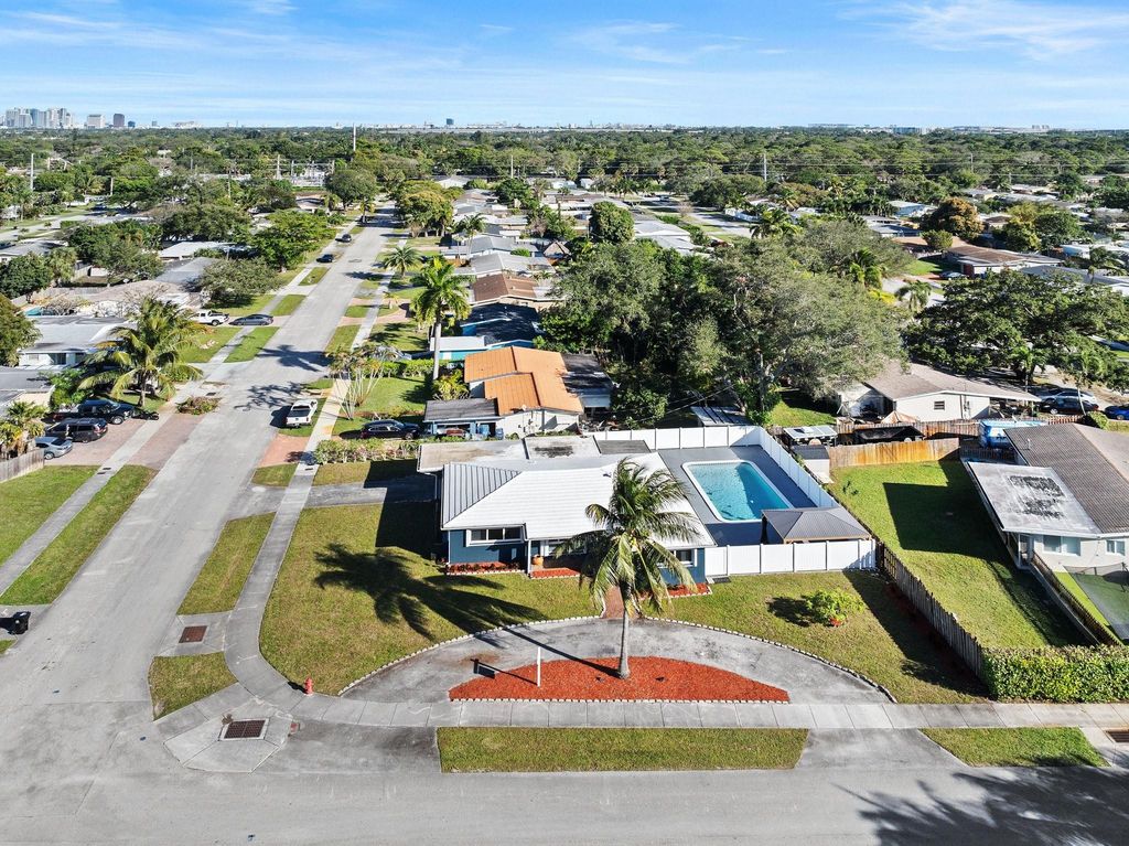 1900 SW 33rd Avenue, Fort Lauderdale, FL 33312