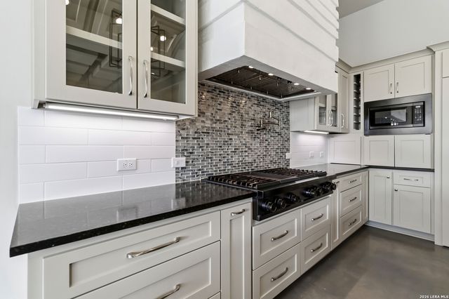 922 MAXIMINO RIDGE RD, Bulverde, TX 78163