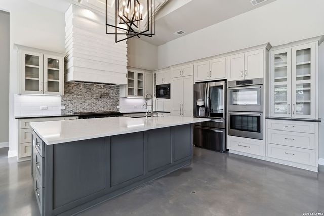 922 MAXIMINO RIDGE RD, Bulverde, TX 78163