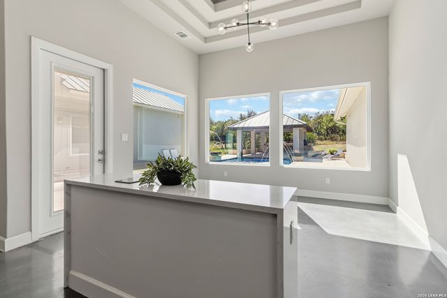 922 MAXIMINO RIDGE RD, Bulverde, TX 78163