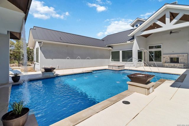 922 MAXIMINO RIDGE RD, Bulverde, TX 78163