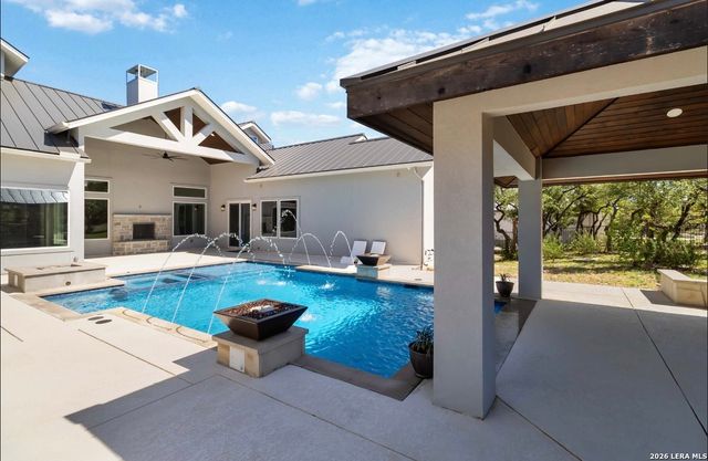 922 MAXIMINO RIDGE RD, Bulverde, TX 78163
