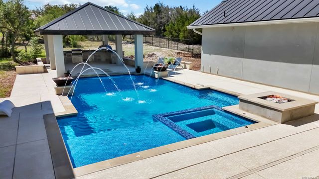922 MAXIMINO RIDGE RD, Bulverde, TX 78163