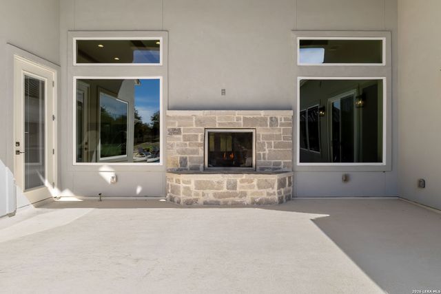 922 MAXIMINO RIDGE RD, Bulverde, TX 78163