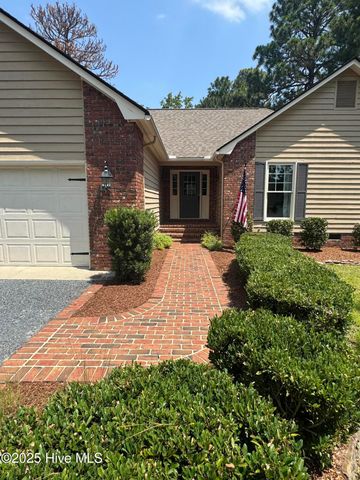 215 Surry Circle N, Pinehurst, NC 28374