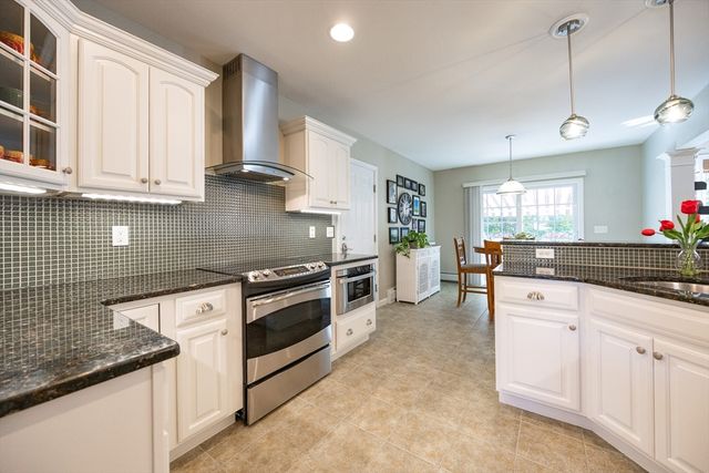 2660 Courtlyn Rd, Dighton, MA 02715