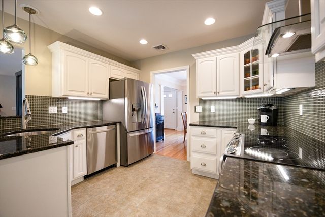 2660 Courtlyn Rd, Dighton, MA 02715