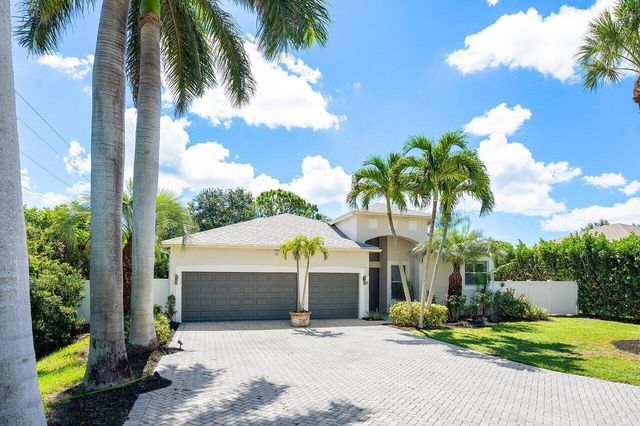 50 Lake Eden Drive, Boynton Beach, FL 33435