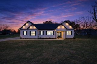 90 Kings Ln, Tullahoma, TN 37388