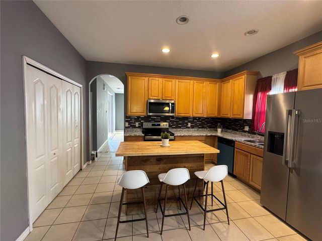 877 HACIENDA CIRCLE, Kissimmee, FL 34741