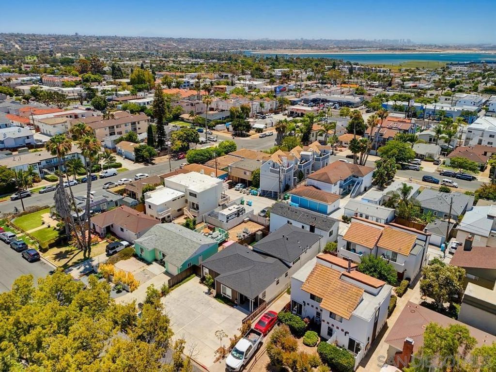 1953 Emerald St, San Diego, CA 92109 — exterior