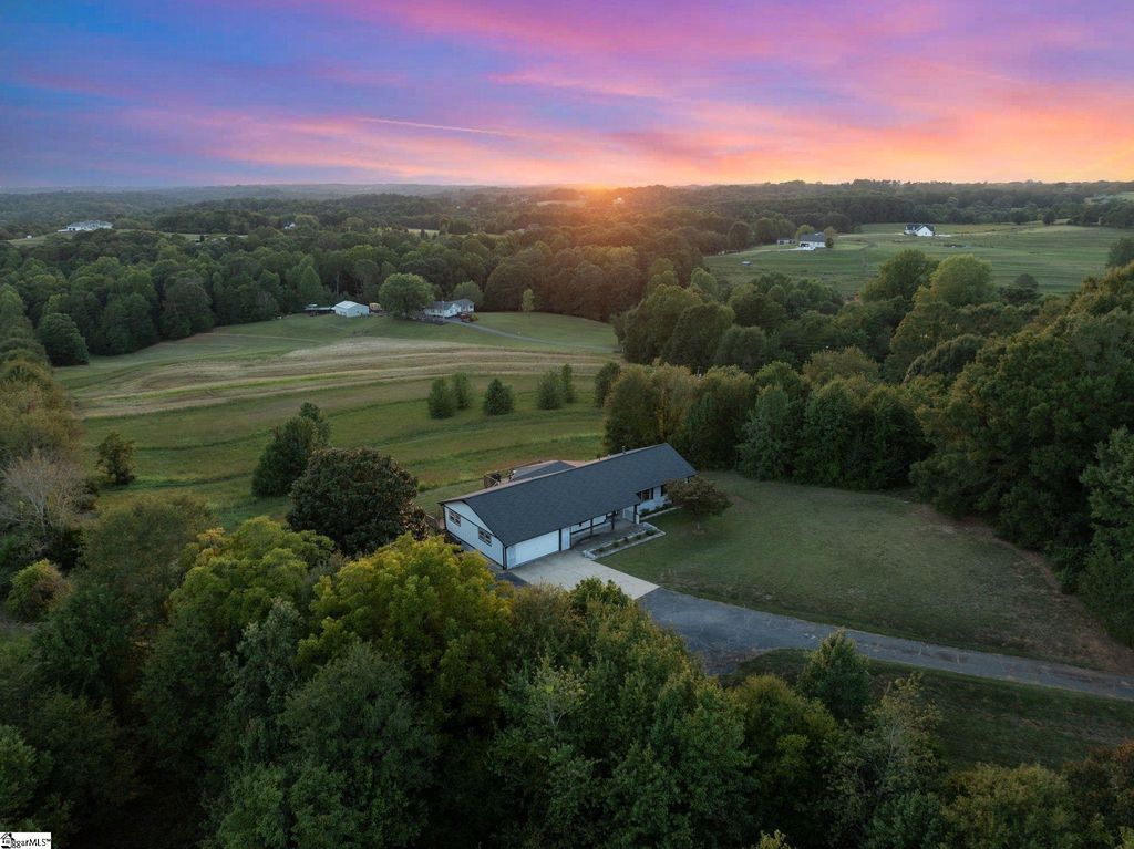 1010 Wall Circle, Chesnee, SC 29323