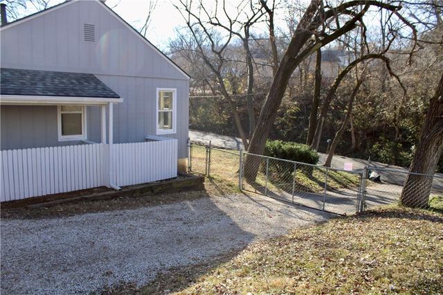 1505 Valley Road, Kansas City, KS 66102