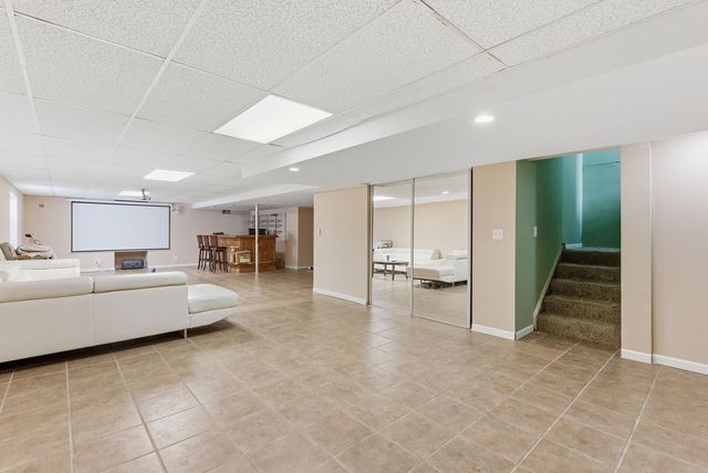 829 Lindsey Lane, Bolingbrook, IL 60440
