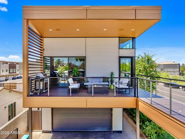 900 S UNA Avenue, Tempe, AZ 85281