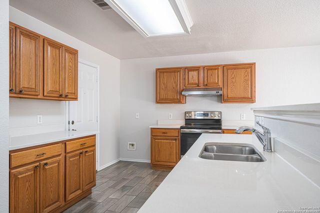 7702 Hedrick Farm, San Antonio, TX 78239