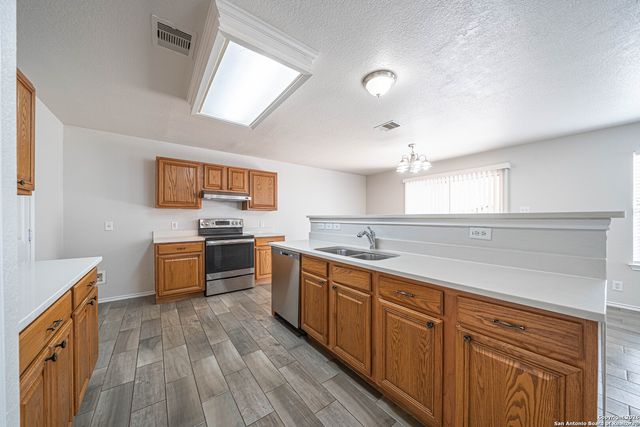 7702 Hedrick Farm, San Antonio, TX 78239