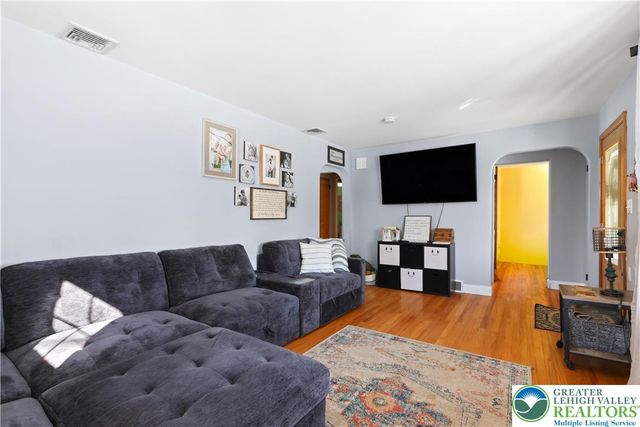 1030 New Jersey Avenue, Hellertown Boro, PA 18055