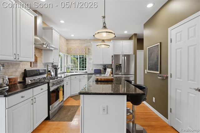 1054 Colt Lane, South Lyon, MI 48178