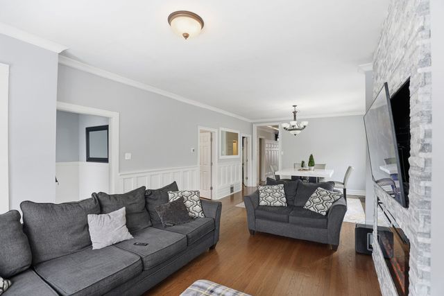 2407 Highland Avenue, Berwyn, IL 60402