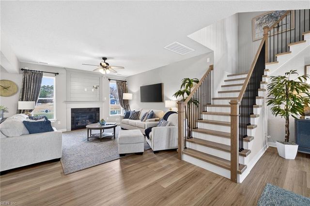 1221 Sebastian CT, Chesapeake, VA 23322