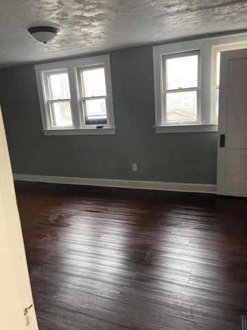 1477 Briarwood Avenue, Columbus, OH 43211