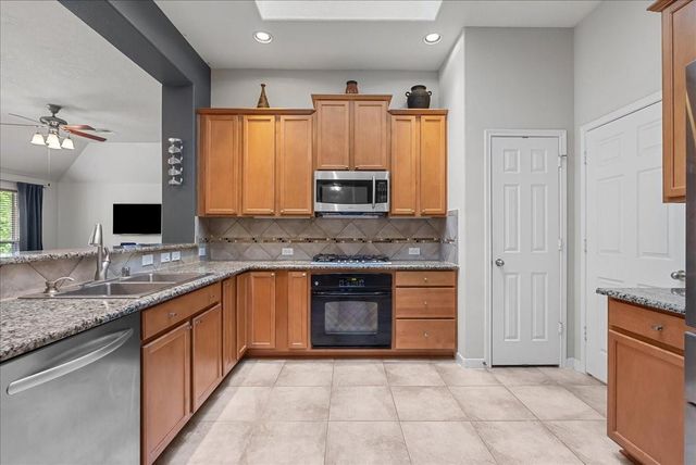 708 Arlington Pointe Drive, League City, TX 77573