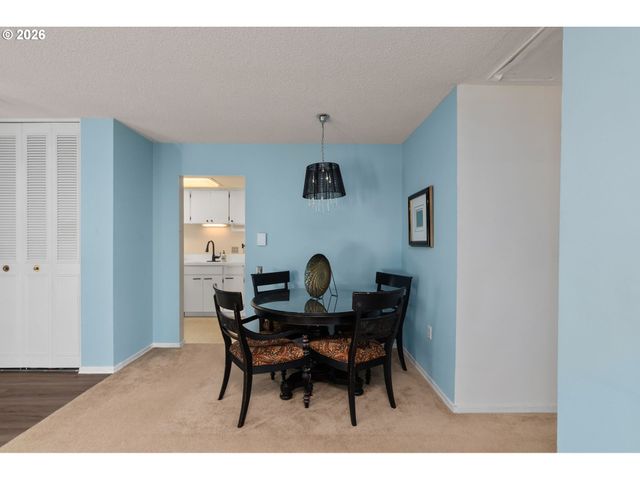 15100 Sw CROWN Dr 6, King City, OR 97224