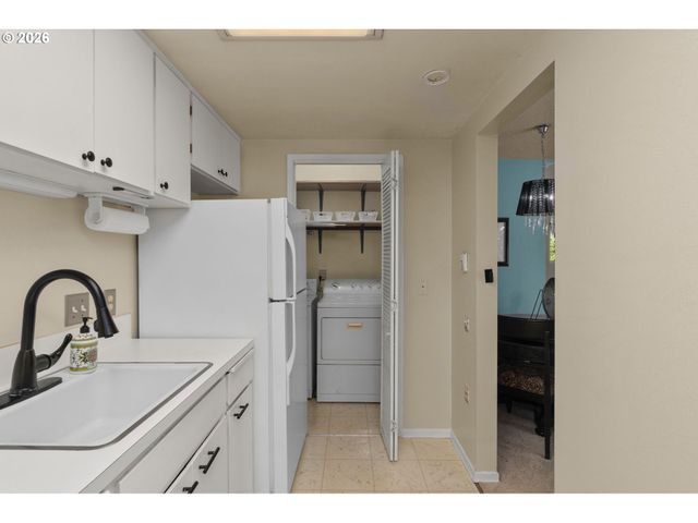 15100 Sw CROWN Dr 6, King City, OR 97224