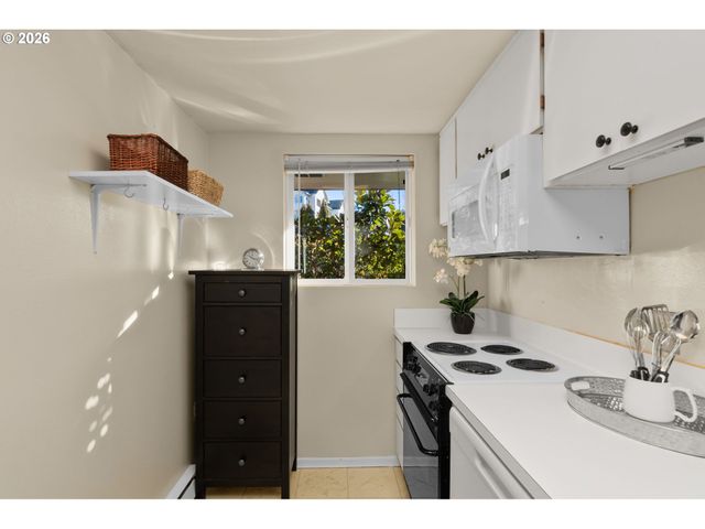 15100 Sw CROWN Dr 6, King City, OR 97224