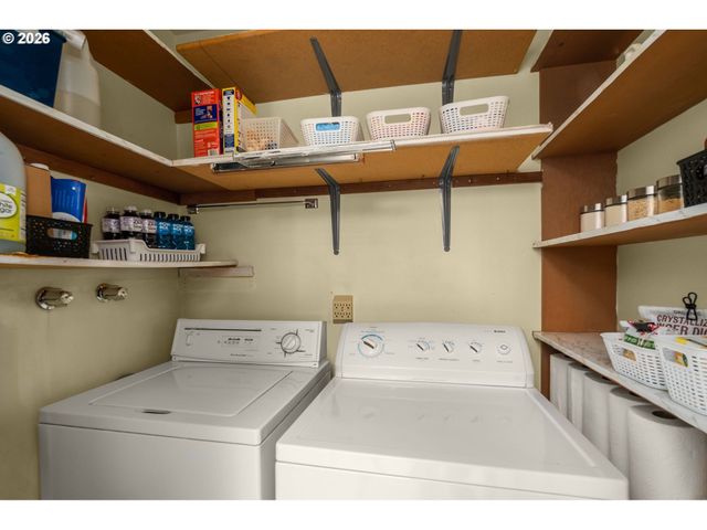 15100 Sw CROWN Dr 6, King City, OR 97224