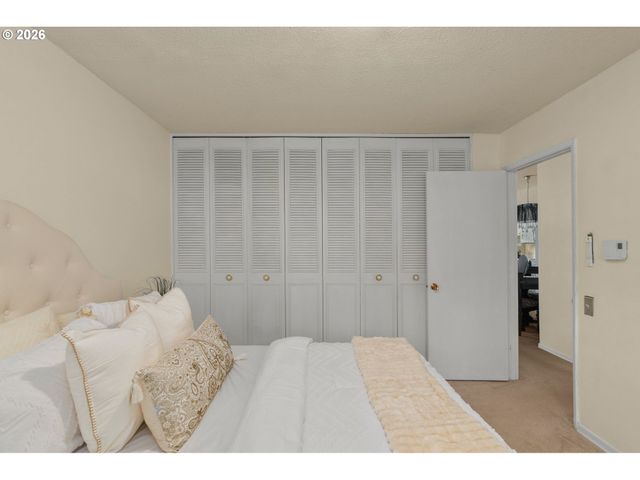 15100 Sw CROWN Dr 6, King City, OR 97224