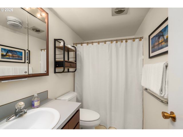 15100 Sw CROWN Dr 6, King City, OR 97224