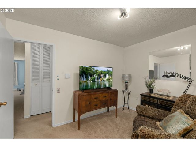 15100 Sw CROWN Dr 6, King City, OR 97224