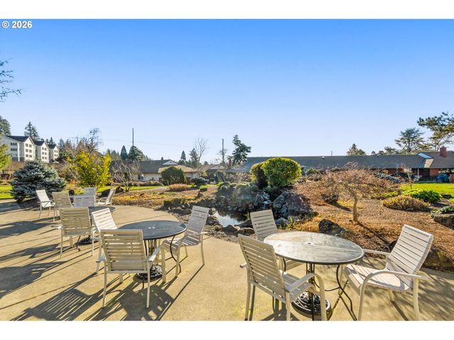 15100 Sw CROWN Dr 6, King City, OR 97224