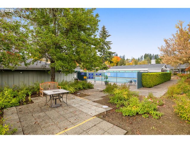 15100 Sw CROWN Dr 6, King City, OR 97224