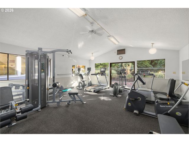 15100 Sw CROWN Dr 6, King City, OR 97224