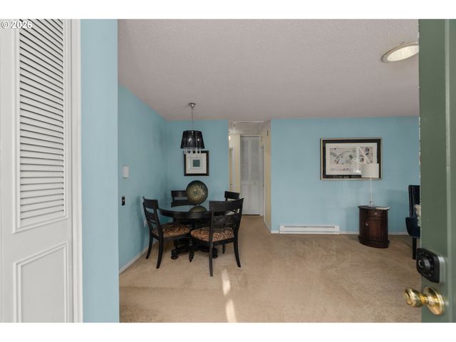 15100 Sw CROWN Dr 6, King City, OR 97224