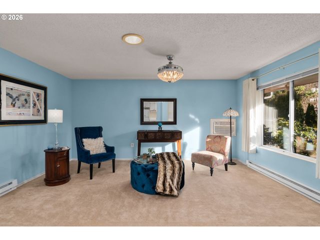 15100 Sw CROWN Dr 6, King City, OR 97224