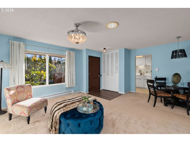 15100 Sw CROWN Dr 6, King City, OR 97224