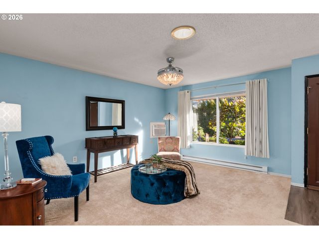 15100 Sw CROWN Dr 6, King City, OR 97224