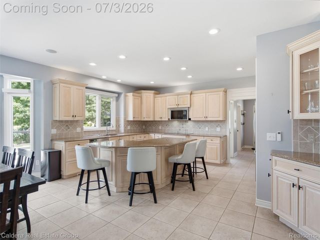 56015 Parkview Drive, Shelby Charter Township, MI 48316