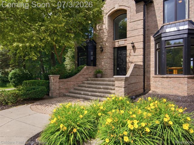 56015 Parkview Drive, Shelby Charter Township, MI 48316