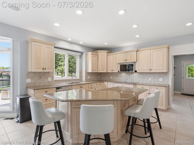 56015 Parkview Drive, Shelby Charter Township, MI 48316