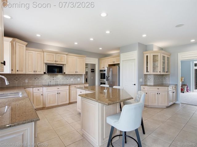 56015 Parkview Drive, Shelby Charter Township, MI 48316